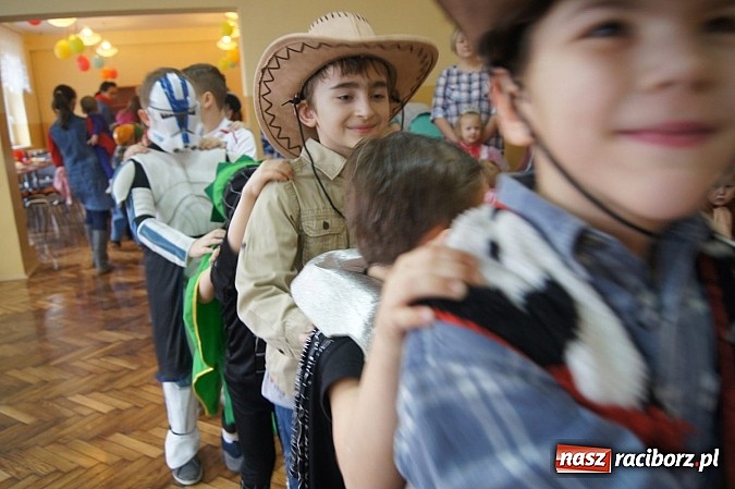 Zdjęcie w galerii na portalu naszraciborz.pl: Kowboje i królewny na balu w Ciechowicach wiadomości z regionu