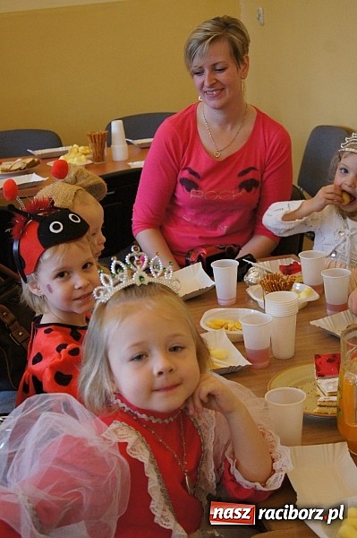 Zdjęcie w galerii na portalu naszraciborz.pl: Kowboje i królewny na balu w Ciechowicach wiadomości z regionu