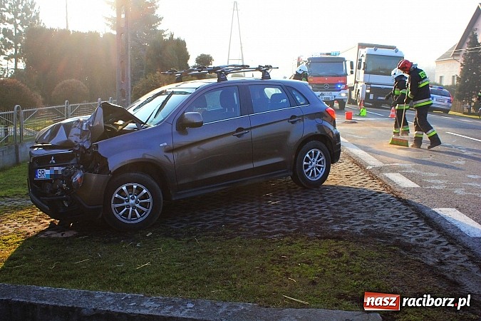 Zdjęcie w galerii na portalu naszraciborz.pl: Kraksa na DK 45 w Tworkowie wiadomości z regionu