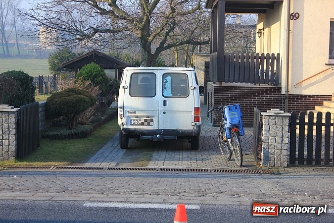 Zdjęcie w galerii na portalu naszraciborz.pl: Kraksa na DK 45 w Tworkowie wiadomości z regionu