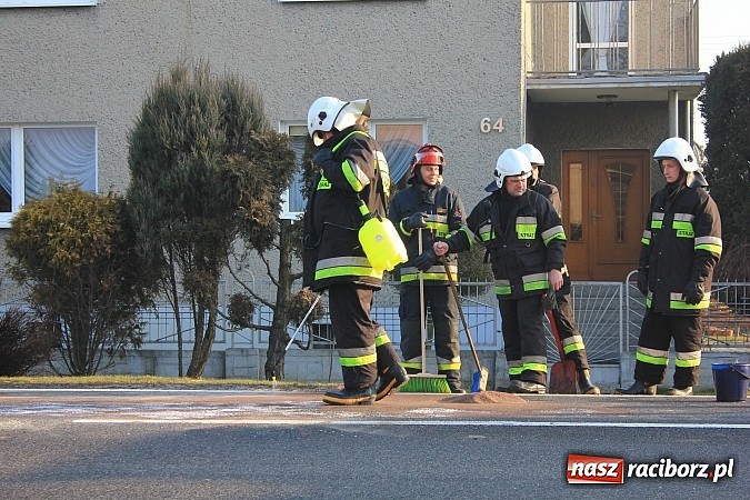 Zdjęcie w galerii na portalu naszraciborz.pl: Kraksa na DK 45 w Tworkowie wiadomości z regionu