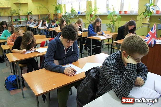 Zdjęcie w galerii na portalu naszraciborz.pl: Wykazali się wiedzą o krajach anglojęzycznych wiadomości z regionu