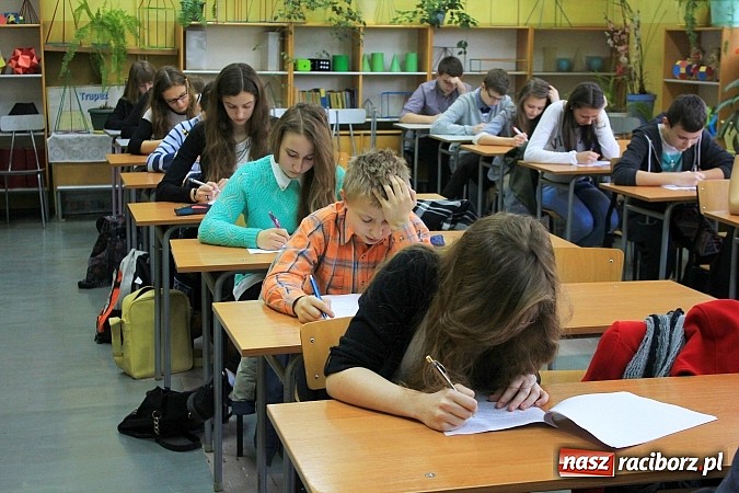 Zdjęcie w galerii na portalu naszraciborz.pl: Wykazali się wiedzą o krajach anglojęzycznych wiadomości z regionu