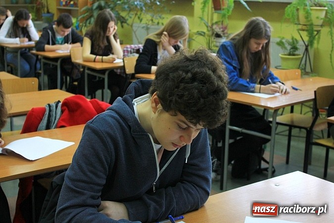 Zdjęcie w galerii na portalu naszraciborz.pl: Wykazali się wiedzą o krajach anglojęzycznych wiadomości z regionu