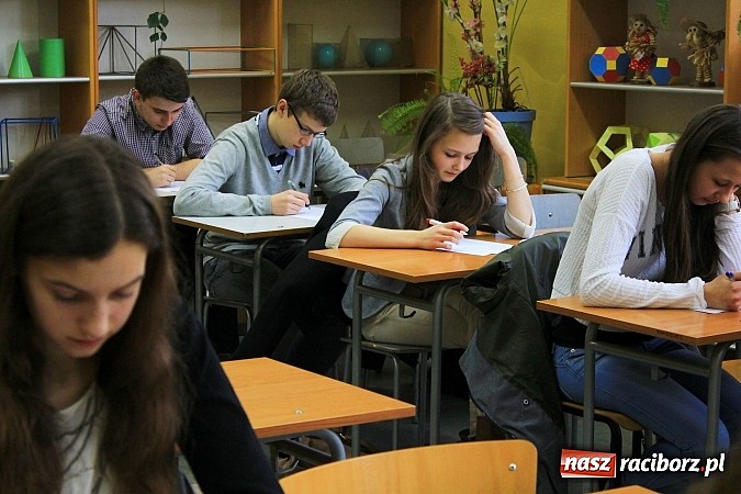 Zdjęcie w galerii na portalu naszraciborz.pl: Wykazali się wiedzą o krajach anglojęzycznych wiadomości z regionu