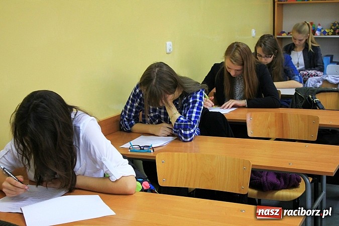 Zdjęcie w galerii na portalu naszraciborz.pl: Wykazali się wiedzą o krajach anglojęzycznych wiadomości z regionu