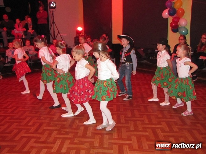 Zdjęcie w galerii na portalu naszraciborz.pl: Dziecięce pokazy tańca po raz 7. w MDK wiadomości z regionu