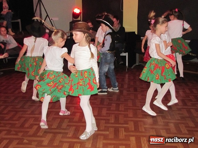 Zdjęcie w galerii na portalu naszraciborz.pl: Dziecięce pokazy tańca po raz 7. w MDK wiadomości z regionu