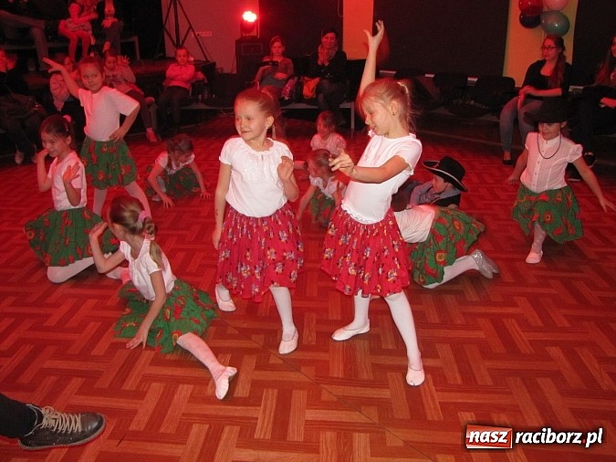Zdjęcie w galerii na portalu naszraciborz.pl: Dziecięce pokazy tańca po raz 7. w MDK wiadomości z regionu