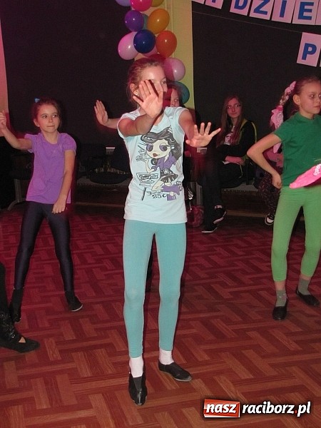 Zdjęcie w galerii na portalu naszraciborz.pl: Dziecięce pokazy tańca po raz 7. w MDK wiadomości z regionu