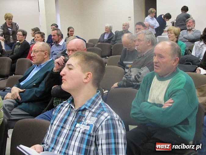 Zdjęcie w galerii na portalu naszraciborz.pl: Pietrowice Wielkie planują dwujęzyczne tablice wiadomości z regionu