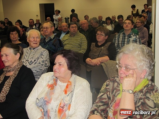 Zdjęcie w galerii na portalu naszraciborz.pl: Pietrowice Wielkie planują dwujęzyczne tablice wiadomości z regionu