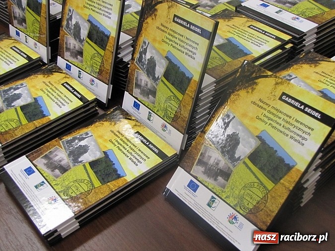 Zdjęcie w galerii na portalu naszraciborz.pl: Pietrowice Wielkie planują dwujęzyczne tablice wiadomości z regionu