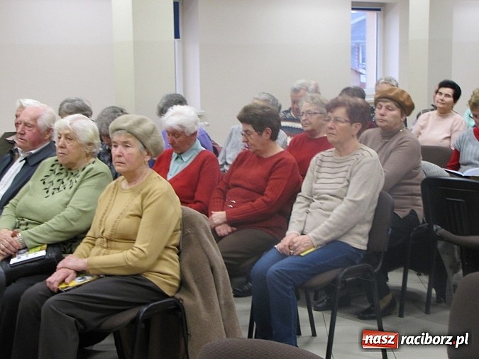 Zdjęcie w galerii na portalu naszraciborz.pl: Pietrowice Wielkie planują dwujęzyczne tablice wiadomości z regionu