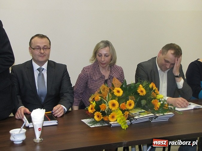 Zdjęcie w galerii na portalu naszraciborz.pl: Pietrowice Wielkie planują dwujęzyczne tablice wiadomości z regionu