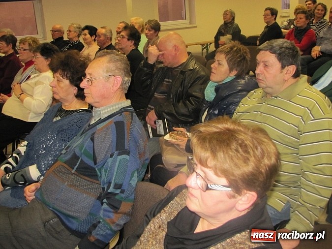 Zdjęcie w galerii na portalu naszraciborz.pl: Pietrowice Wielkie planują dwujęzyczne tablice wiadomości z regionu