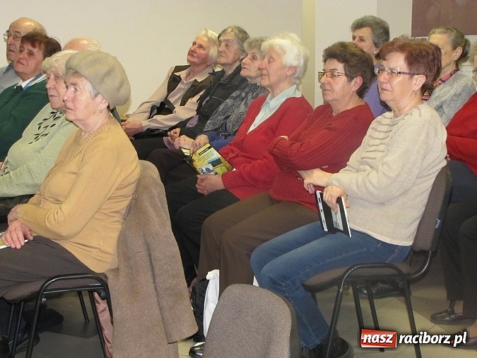 Zdjęcie w galerii na portalu naszraciborz.pl: Pietrowice Wielkie planują dwujęzyczne tablice wiadomości z regionu
