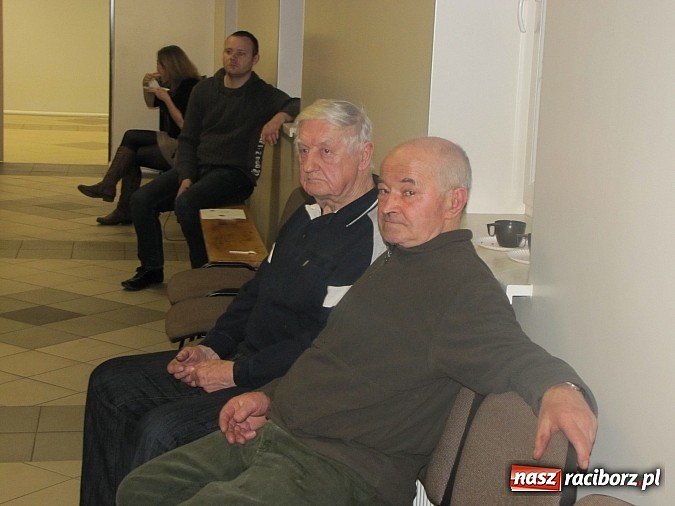 Zdjęcie w galerii na portalu naszraciborz.pl: Pietrowice Wielkie planują dwujęzyczne tablice wiadomości z regionu