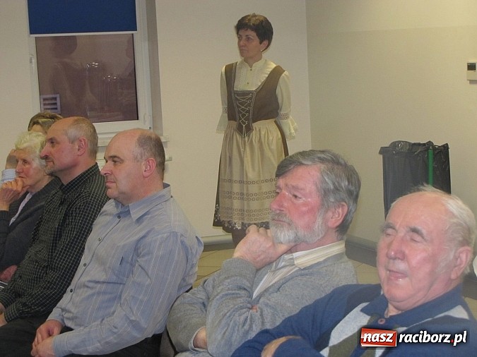 Zdjęcie w galerii na portalu naszraciborz.pl: Pietrowice Wielkie planują dwujęzyczne tablice wiadomości z regionu