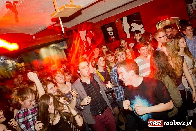 Zdjęcie w galerii na portalu naszraciborz.pl: KleedKamers zagrał na Końcu Świata wiadomości z regionu