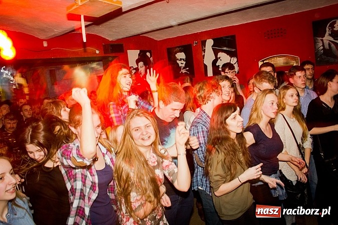 Zdjęcie w galerii na portalu naszraciborz.pl: KleedKamers zagrał na Końcu Świata wiadomości z regionu