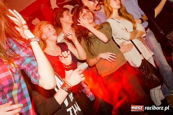 Zdjęcie w galerii na portalu naszraciborz.pl: KleedKamers zagrał na Końcu Świata wiadomości z regionu