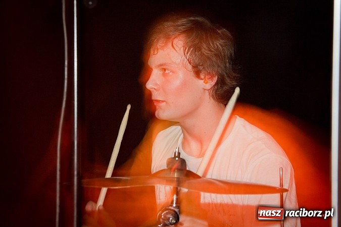 Zdjęcie w galerii na portalu naszraciborz.pl: KleedKamers zagrał na Końcu Świata wiadomości z regionu