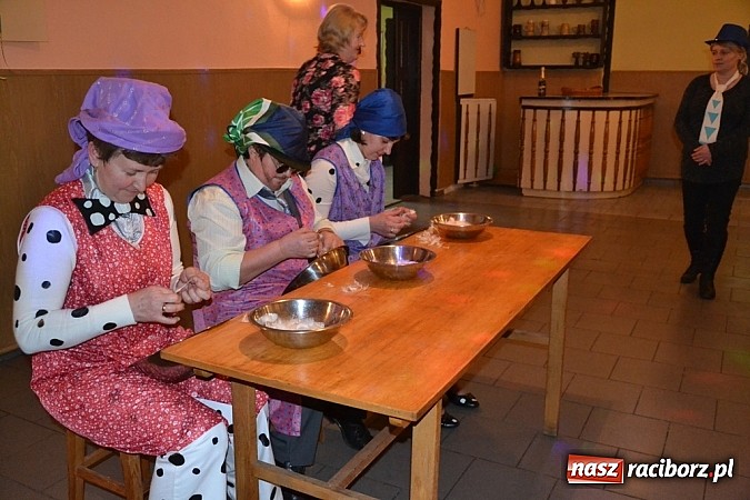 Zdjęcie w galerii na portalu naszraciborz.pl: Gdzie diabeł nie może... Babski Comber w Jankowicach po raz trzeci! wiadomości z regionu