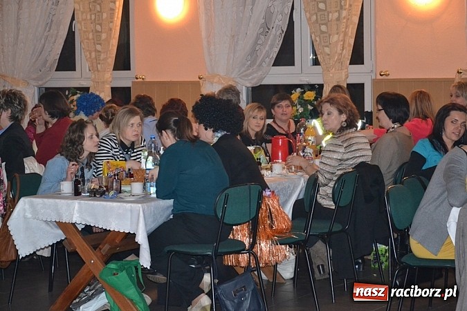 Zdjęcie w galerii na portalu naszraciborz.pl: Gdzie diabeł nie może... Babski Comber w Jankowicach po raz trzeci! wiadomości z regionu