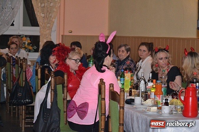 Zdjęcie w galerii na portalu naszraciborz.pl: Gdzie diabeł nie może... Babski Comber w Jankowicach po raz trzeci! wiadomości z regionu