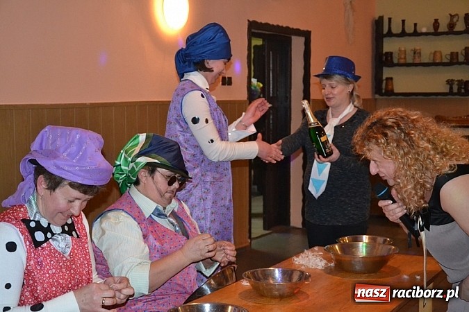 Zdjęcie w galerii na portalu naszraciborz.pl: Gdzie diabeł nie może... Babski Comber w Jankowicach po raz trzeci! wiadomości z regionu