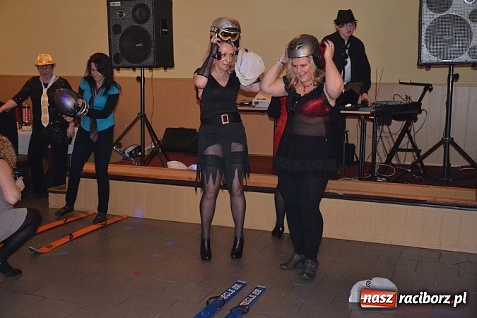 Zdjęcie w galerii na portalu naszraciborz.pl: Gdzie diabeł nie może... Babski Comber w Jankowicach po raz trzeci! wiadomości z regionu