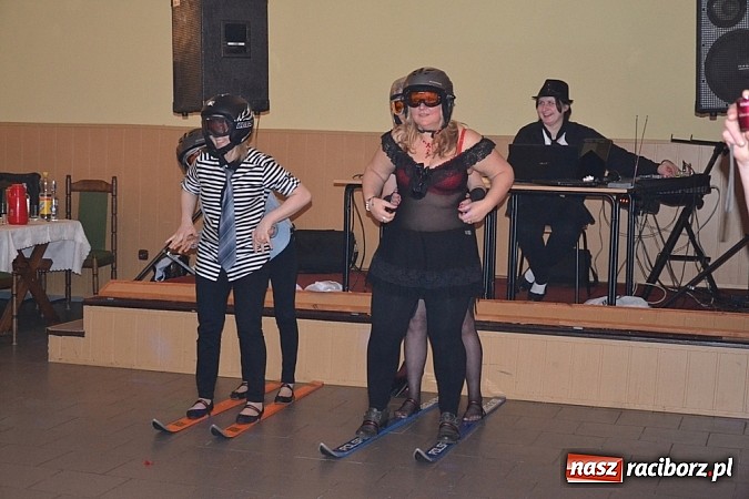 Zdjęcie w galerii na portalu naszraciborz.pl: Gdzie diabeł nie może... Babski Comber w Jankowicach po raz trzeci! wiadomości z regionu