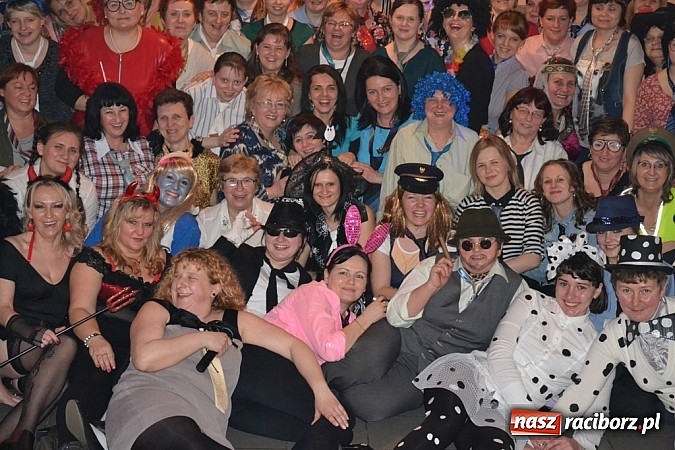 Zdjęcie w galerii na portalu naszraciborz.pl: Gdzie diabeł nie może... Babski Comber w Jankowicach po raz trzeci! wiadomości z regionu