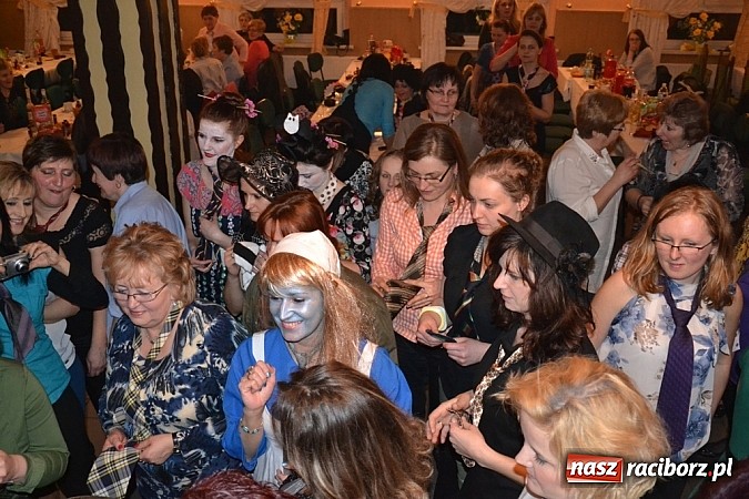 Zdjęcie w galerii na portalu naszraciborz.pl: Gdzie diabeł nie może... Babski Comber w Jankowicach po raz trzeci! wiadomości z regionu
