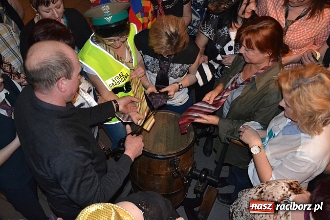 Zdjęcie w galerii na portalu naszraciborz.pl: Gdzie diabeł nie może... Babski Comber w Jankowicach po raz trzeci! wiadomości z regionu