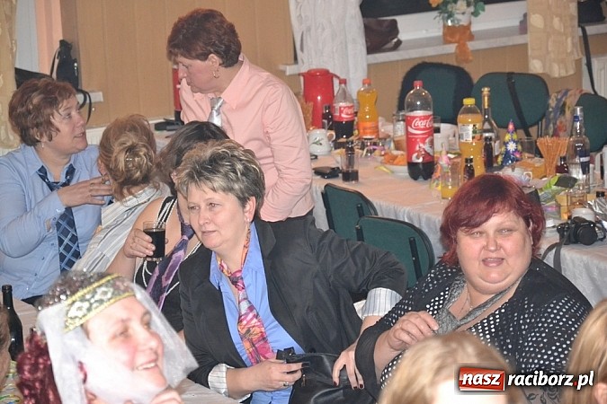 Zdjęcie w galerii na portalu naszraciborz.pl: Gdzie diabeł nie może... Babski Comber w Jankowicach po raz trzeci! wiadomości z regionu