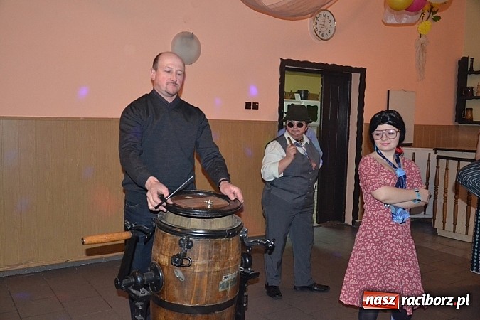 Zdjęcie w galerii na portalu naszraciborz.pl: Gdzie diabeł nie może... Babski Comber w Jankowicach po raz trzeci! wiadomości z regionu