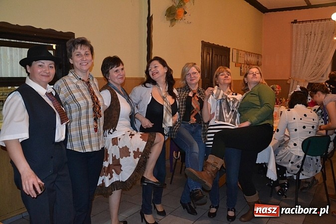 Zdjęcie w galerii na portalu naszraciborz.pl: Gdzie diabeł nie może... Babski Comber w Jankowicach po raz trzeci! wiadomości z regionu