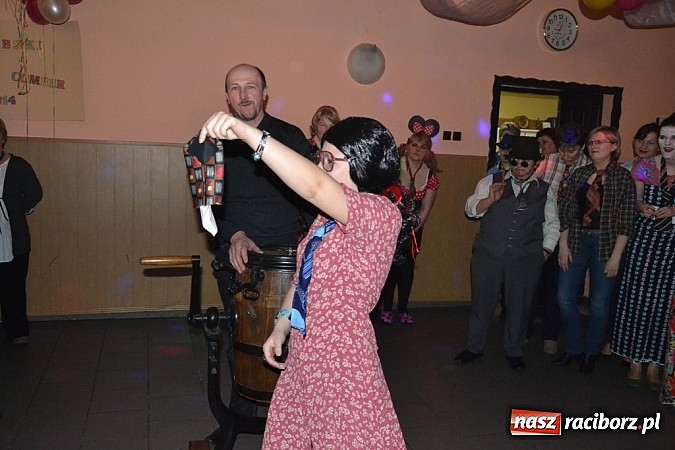 Zdjęcie w galerii na portalu naszraciborz.pl: Gdzie diabeł nie może... Babski Comber w Jankowicach po raz trzeci! wiadomości z regionu