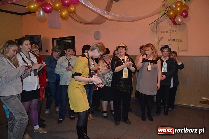 Zdjęcie w galerii na portalu naszraciborz.pl: Gdzie diabeł nie może... Babski Comber w Jankowicach po raz trzeci! wiadomości z regionu