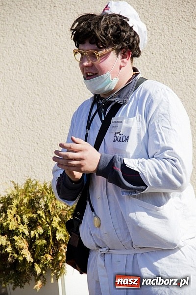 Zdjęcie w galerii na portalu naszraciborz.pl: W Sławikowie wodzili niedźwiedzia wiadomości z regionu