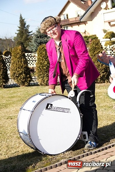 Zdjęcie w galerii na portalu naszraciborz.pl: W Sławikowie wodzili niedźwiedzia wiadomości z regionu