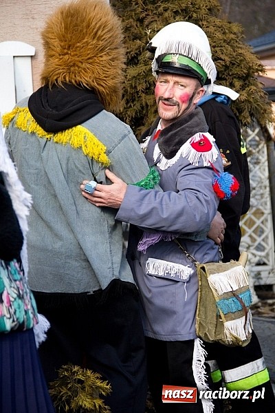 Zdjęcie w galerii na portalu naszraciborz.pl: W Sławikowie wodzili niedźwiedzia wiadomości z regionu