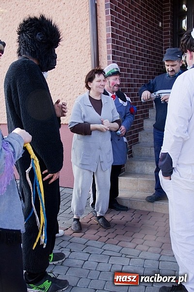 Zdjęcie w galerii na portalu naszraciborz.pl: W Sławikowie wodzili niedźwiedzia wiadomości z regionu