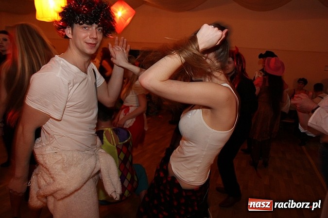 Zdjęcie w galerii na portalu naszraciborz.pl: Ostatki 2014: Szalona zabawa na balu przebierańców w Samborowicach wiadomości z regionu