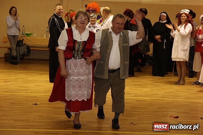 Zdjęcie w galerii na portalu naszraciborz.pl: Ostatki 2014: Szalona zabawa na balu przebierańców w Samborowicach wiadomości z regionu