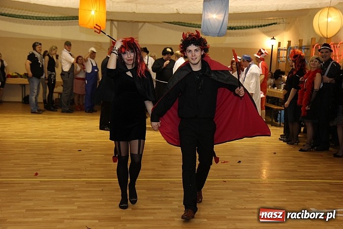 Zdjęcie w galerii na portalu naszraciborz.pl: Ostatki 2014: Szalona zabawa na balu przebierańców w Samborowicach wiadomości z regionu