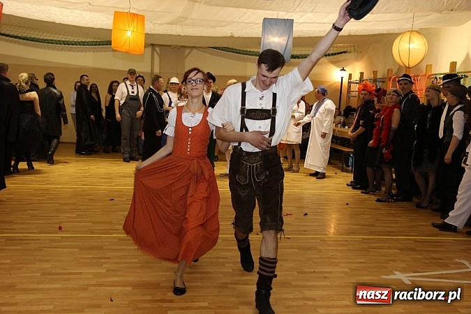 Zdjęcie w galerii na portalu naszraciborz.pl: Ostatki 2014: Szalona zabawa na balu przebierańców w Samborowicach wiadomości z regionu