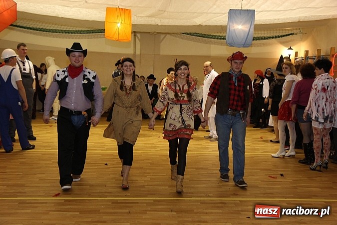 Zdjęcie w galerii na portalu naszraciborz.pl: Ostatki 2014: Szalona zabawa na balu przebierańców w Samborowicach wiadomości z regionu